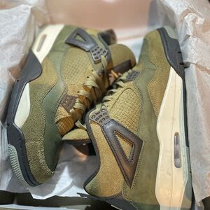 Olive Jordan 4’s size 11.5